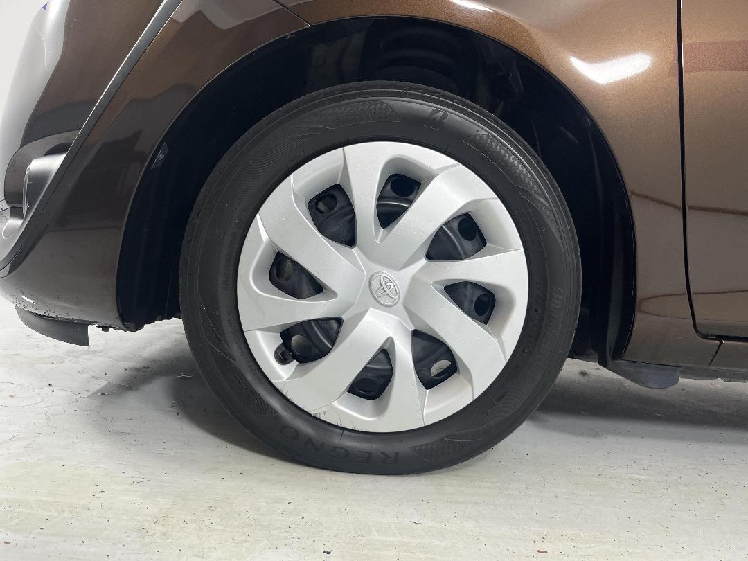 Photo '10' of Toyota Sienta