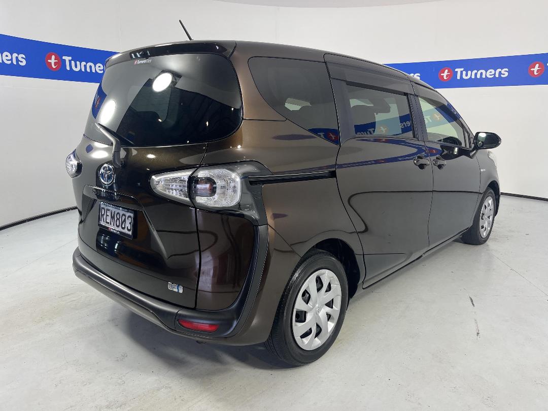 Photo '7' of Toyota Sienta
