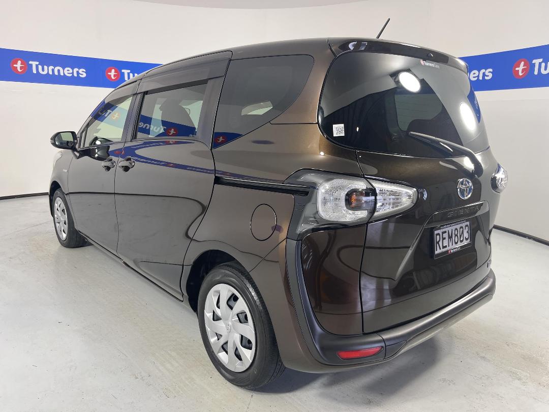 Photo '5' of Toyota Sienta