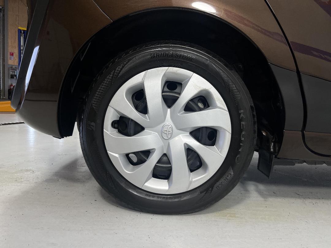 Photo '12' of Toyota Sienta