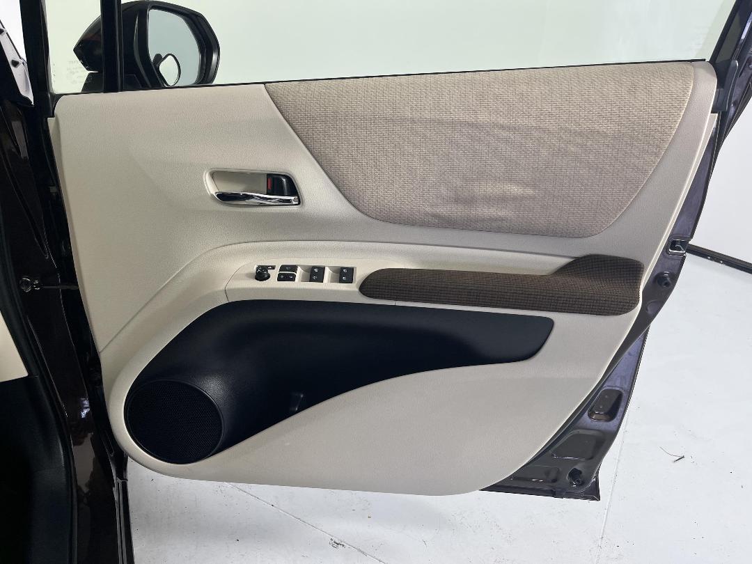 Photo '15' of Toyota Sienta