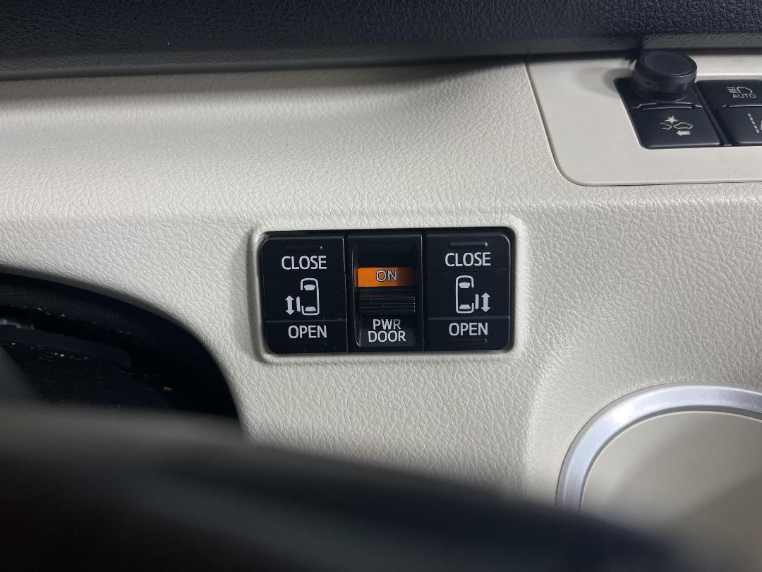 Photo '25' of Toyota Sienta