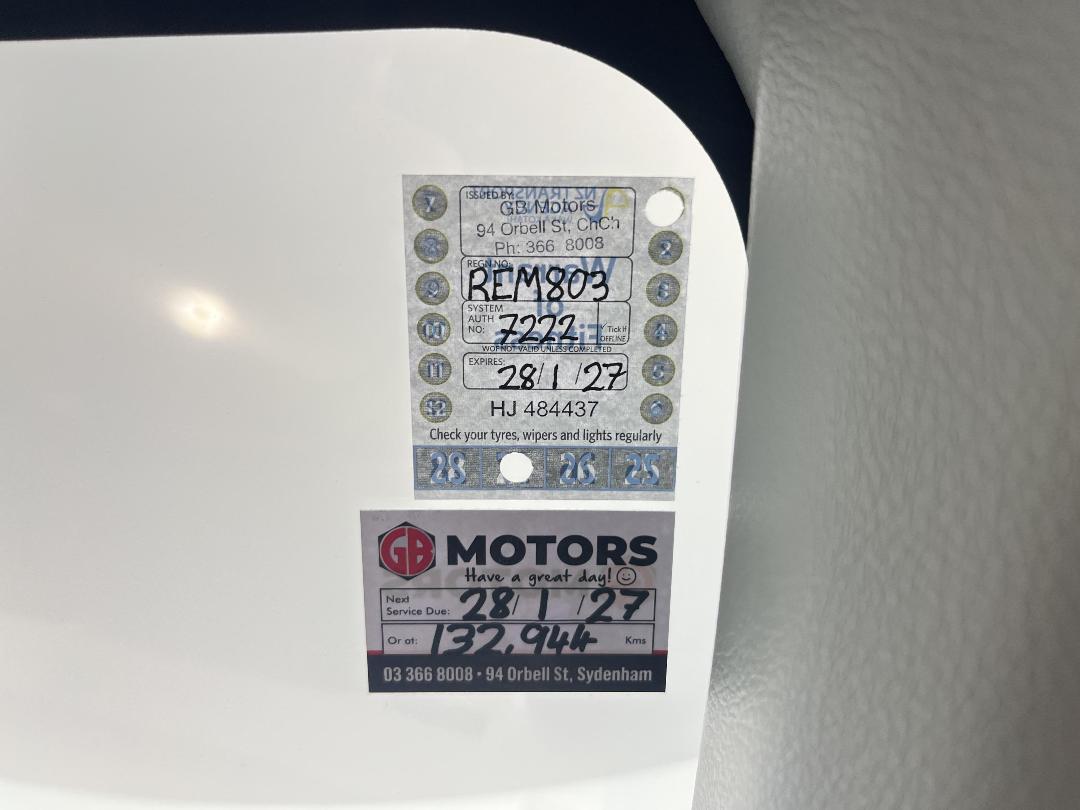 Photo '27' of Toyota Sienta