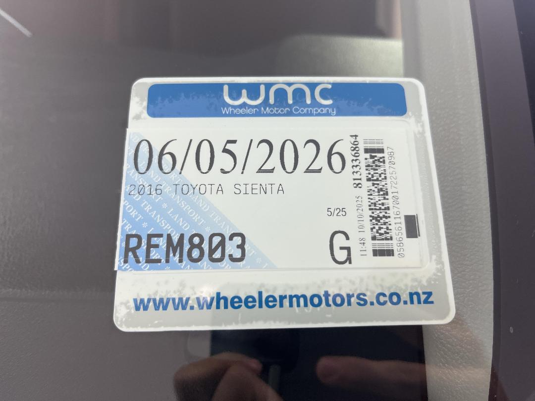 Photo '28' of Toyota Sienta