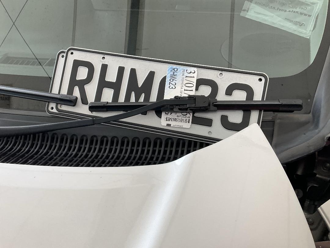 Photo '24' of Toyota Spade Photo '24' of Toyota Spade