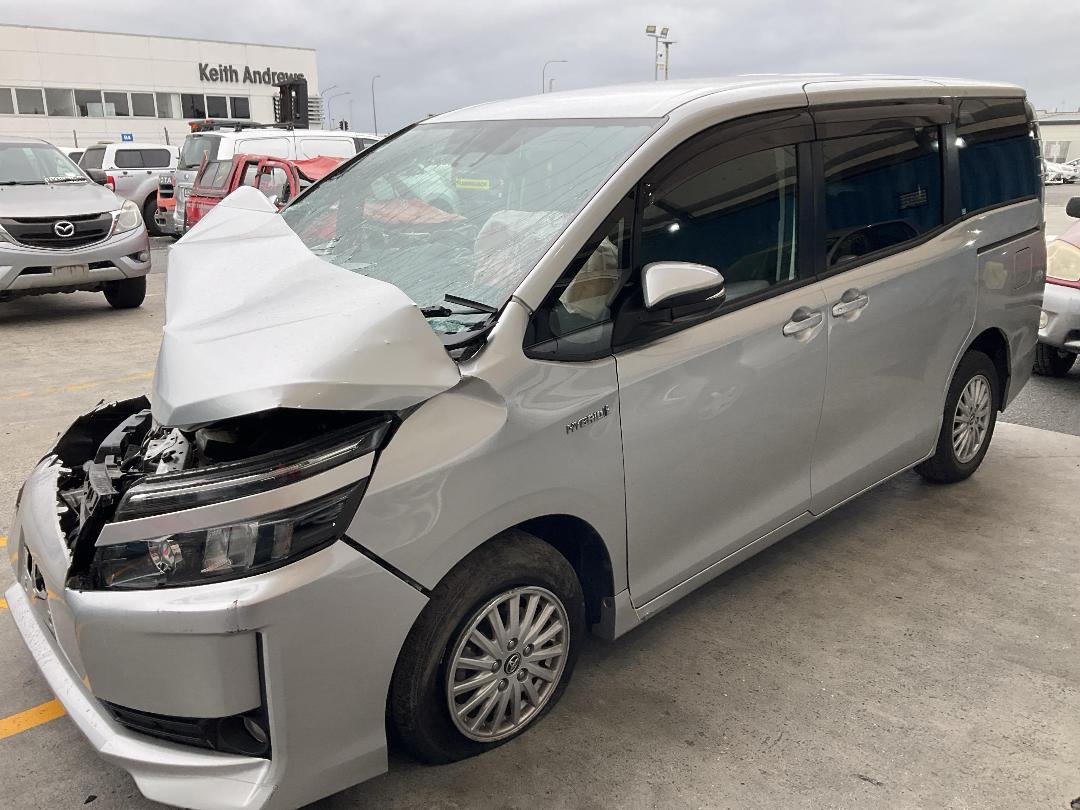 Photo '3' of Toyota Voxy Hybrid