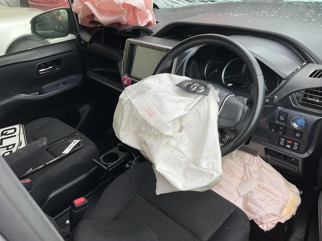 Photo '8' of Toyota Voxy Hybrid