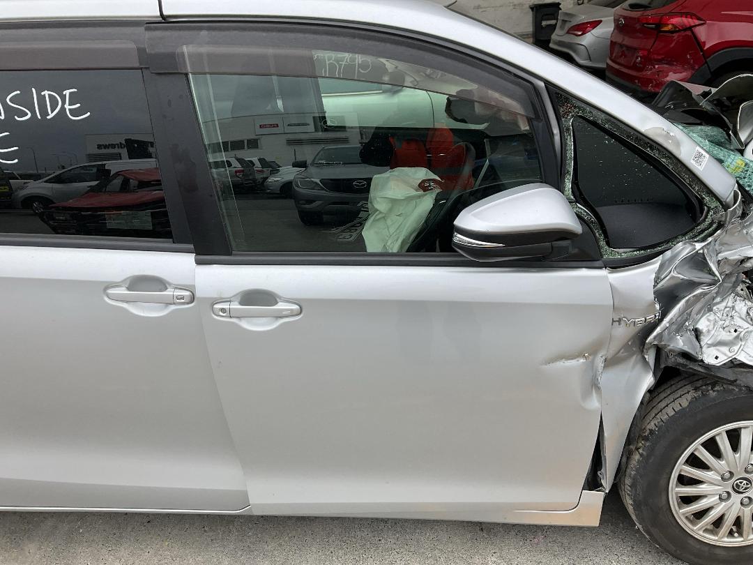 Photo '13' of Toyota Voxy Hybrid