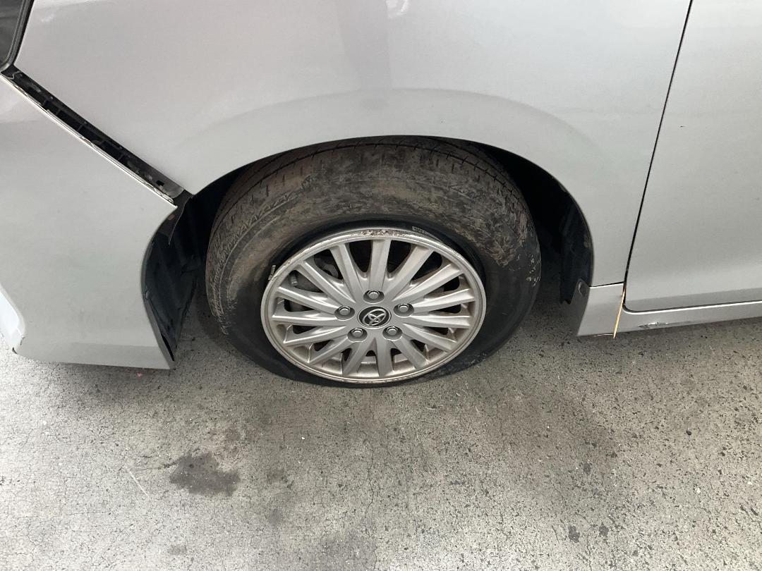 Photo '16' of Toyota Voxy Hybrid