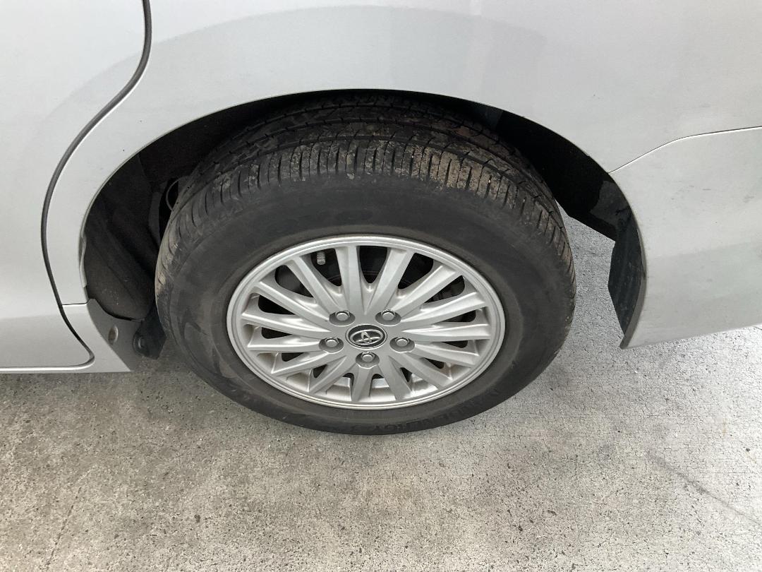 Photo '17' of Toyota Voxy Hybrid