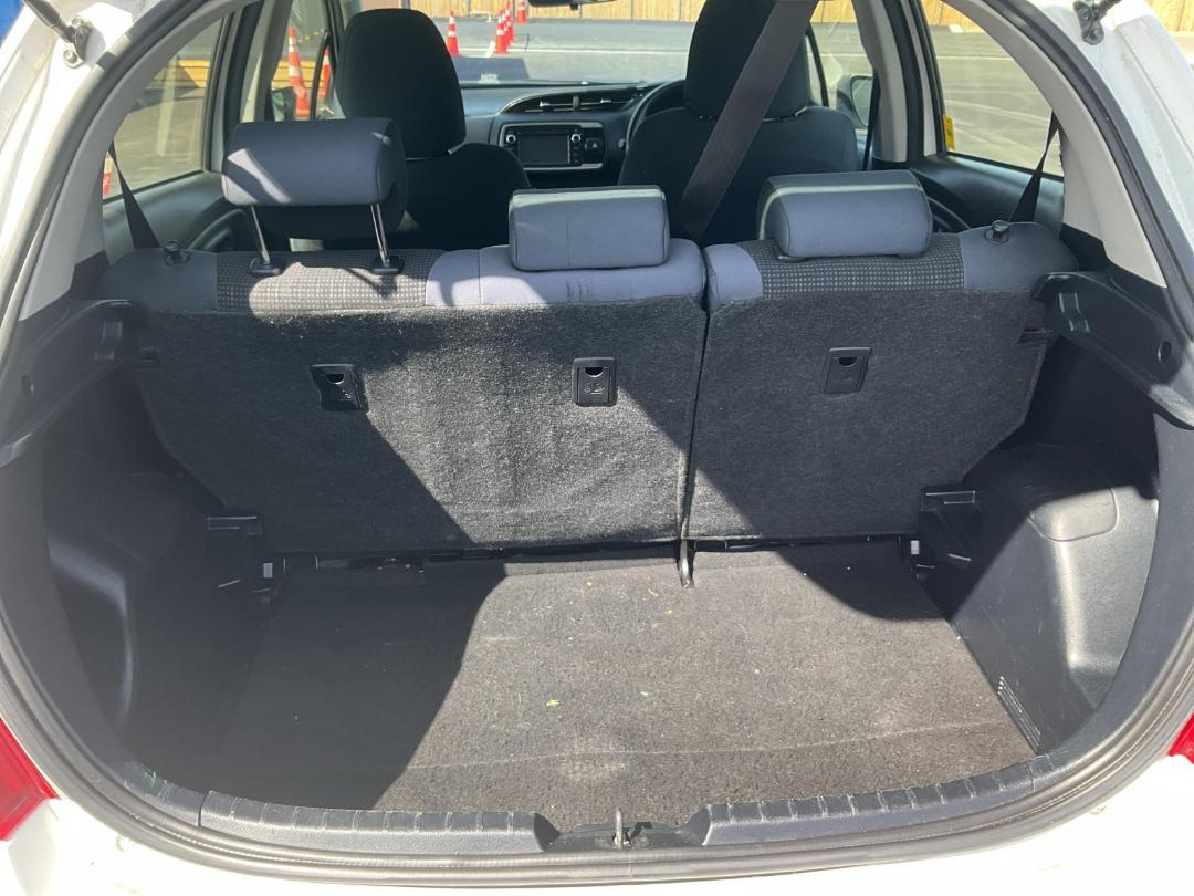 Photo '13' of Toyota Yaris GX