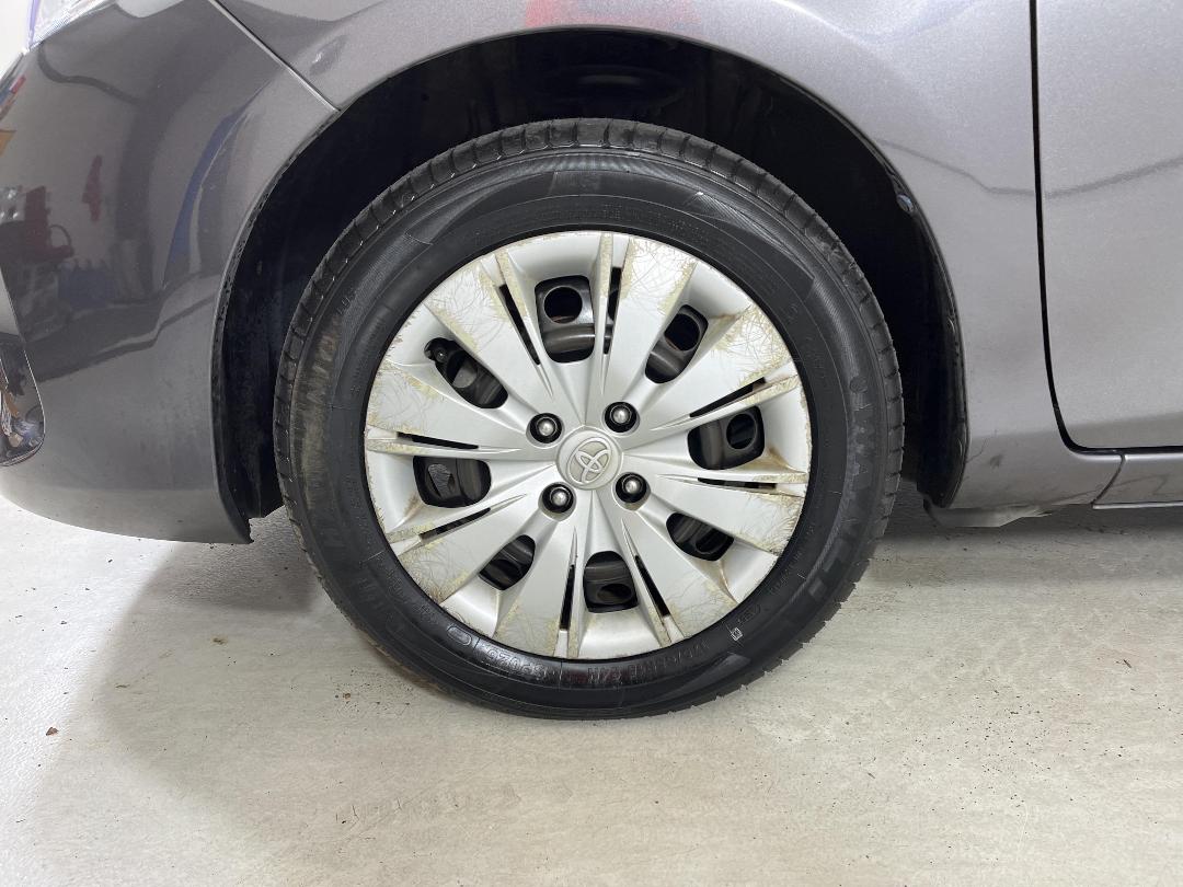 Photo '10' of Toyota Yaris