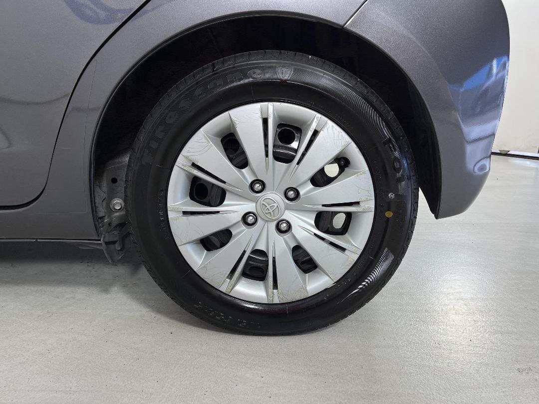 Photo '11' of Toyota Yaris