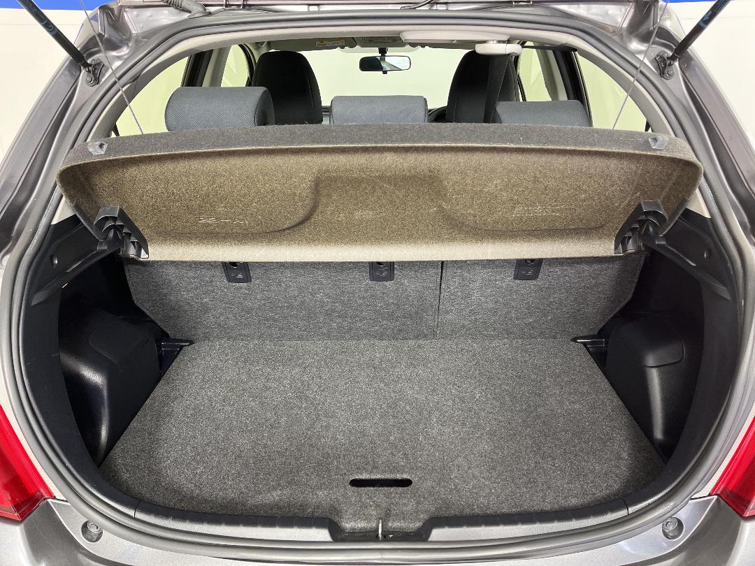 Photo '14' of Toyota Yaris