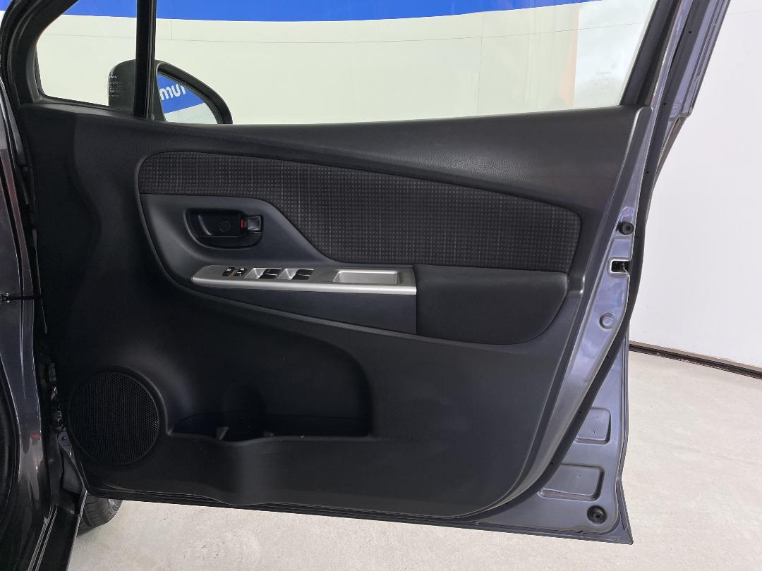 Photo '15' of Toyota Yaris