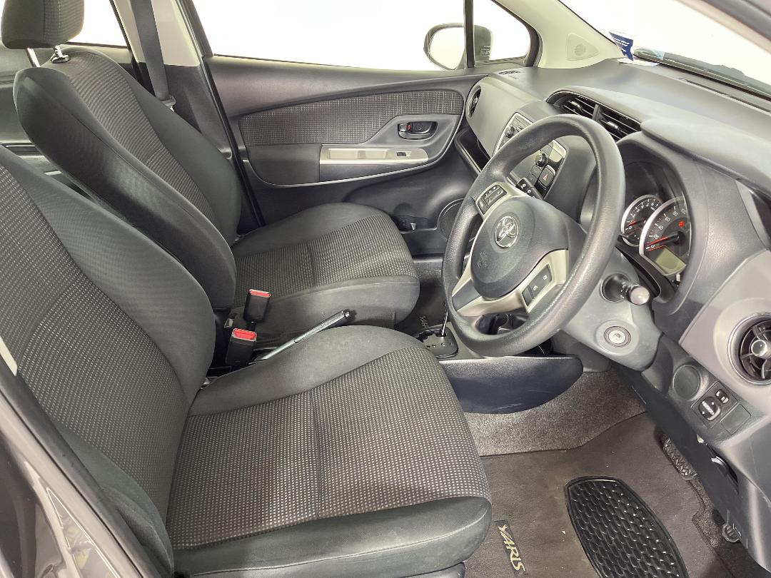 Photo '16' of Toyota Yaris