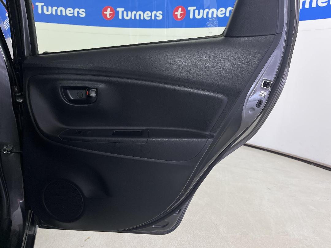 Photo '19' of Toyota Yaris