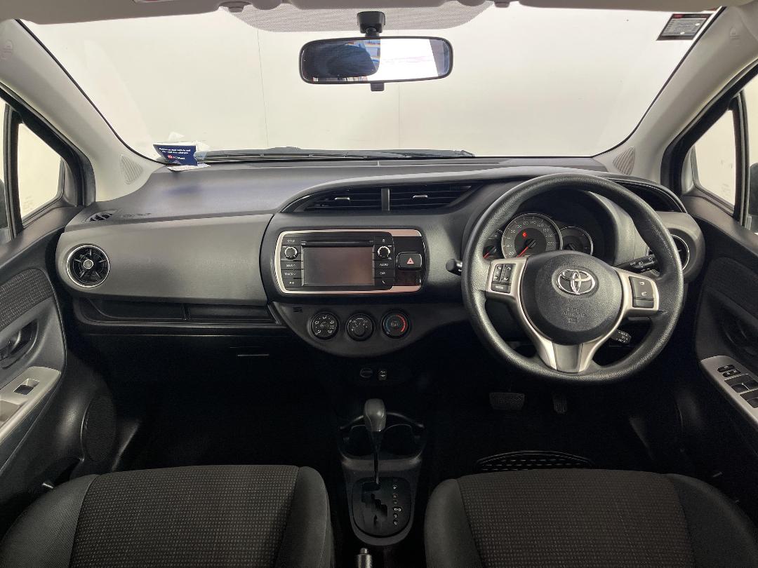 Photo '17' of Toyota Yaris