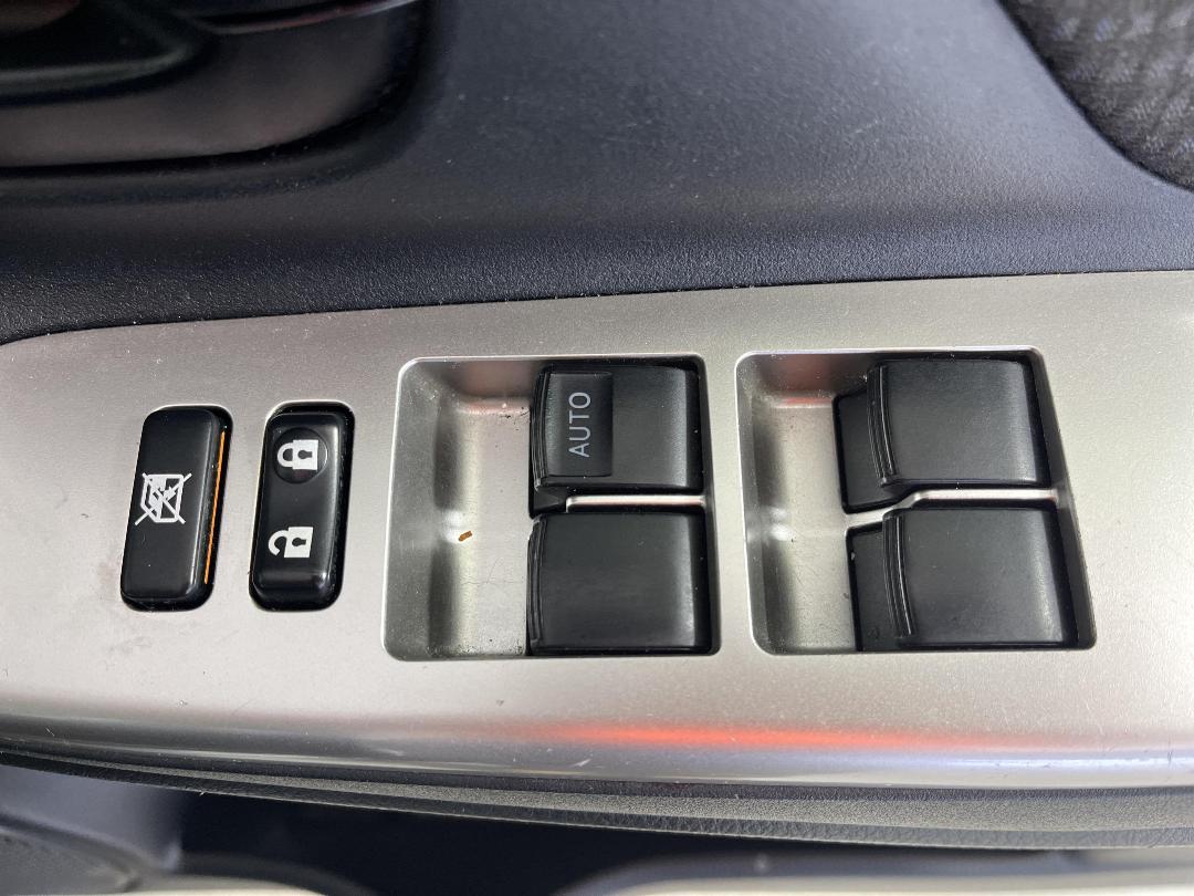 Photo '23' of Toyota Yaris