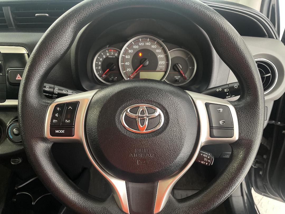 Photo '27' of Toyota Yaris Photo '27' of Toyota Yaris