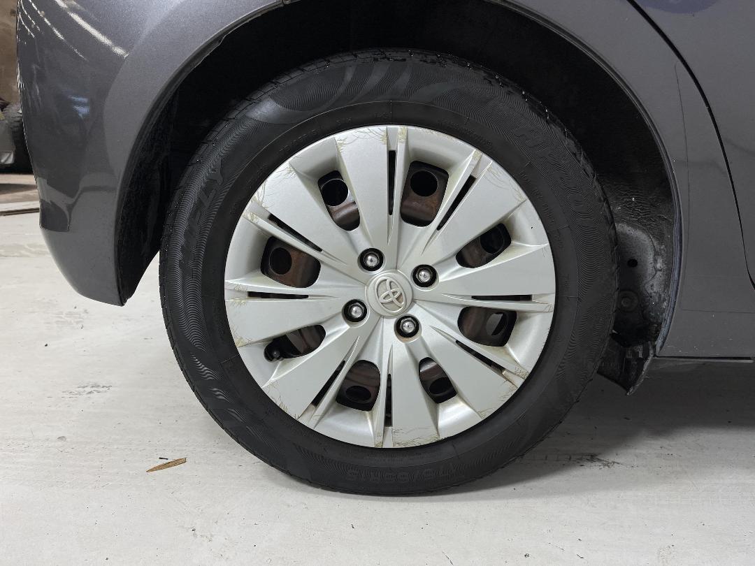 Photo '12' of Toyota Yaris