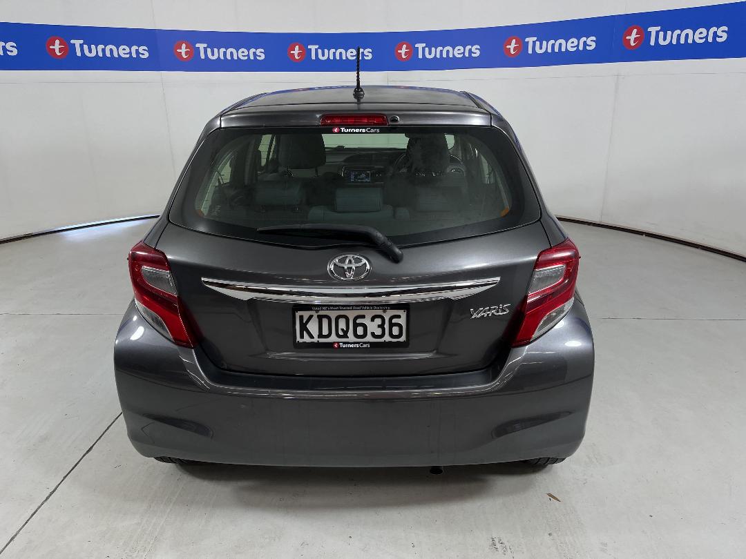 Photo '6' of Toyota Yaris