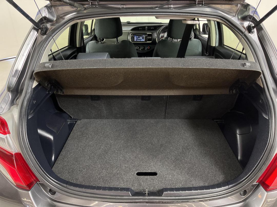 Photo '14' of Toyota Yaris