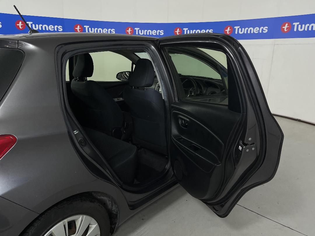 Photo '19' of Toyota Yaris