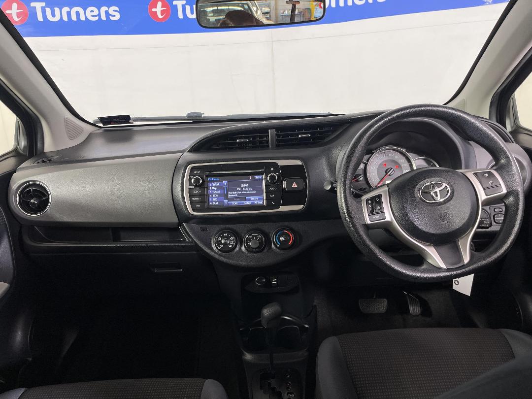 Photo '17' of Toyota Yaris