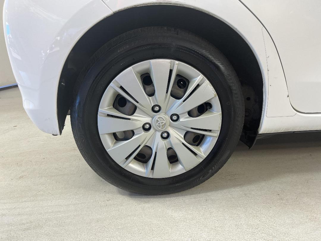 Photo '12' of Toyota Yaris