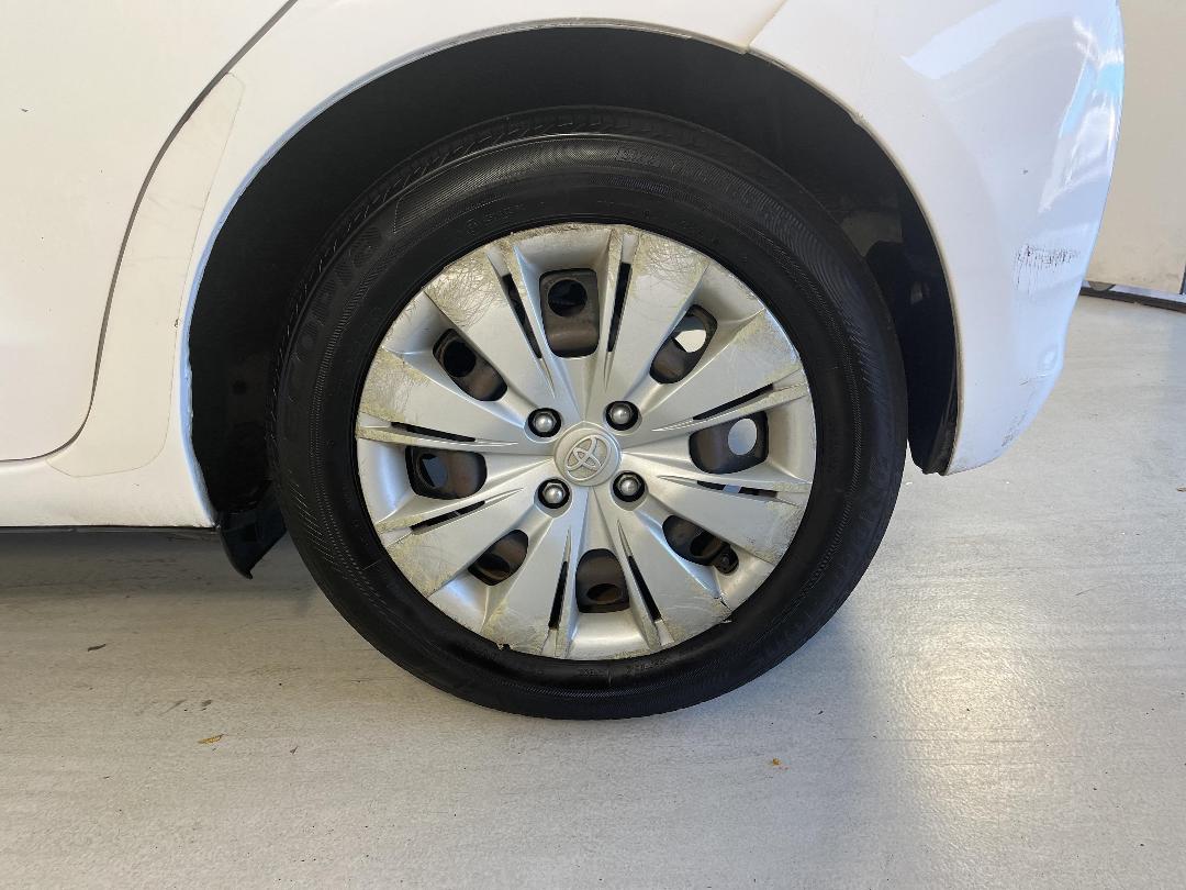 Photo '11' of Toyota Yaris