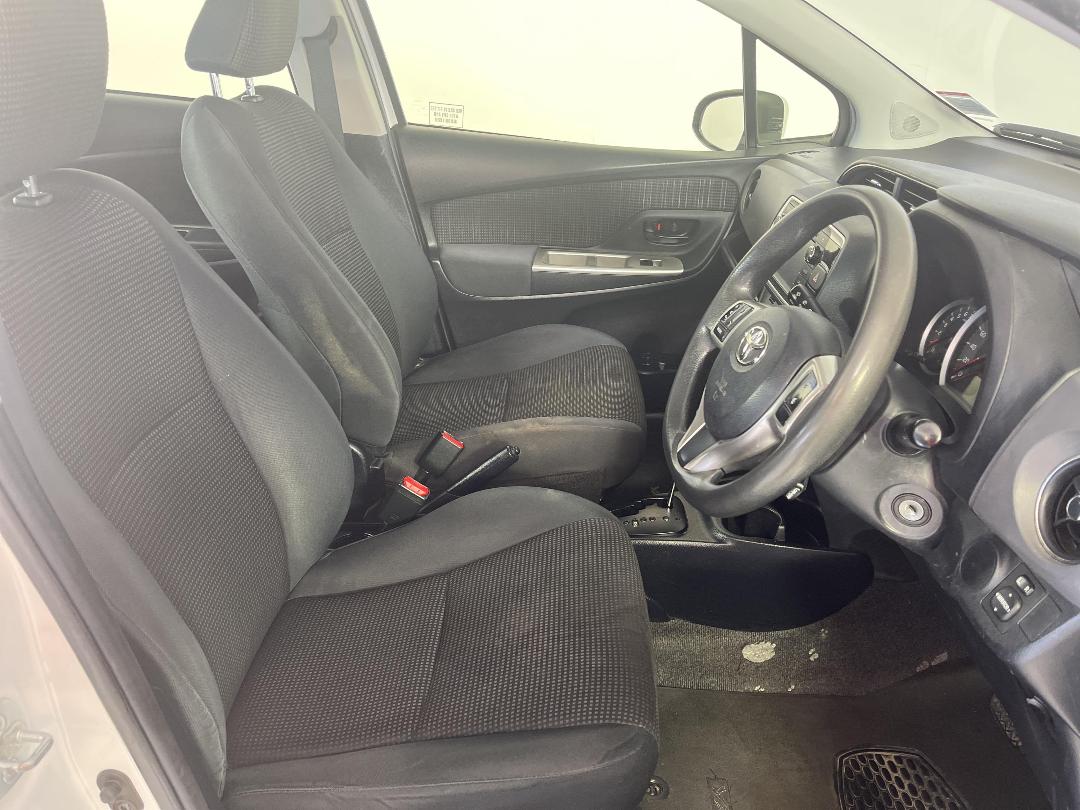 Photo '16' of Toyota Yaris