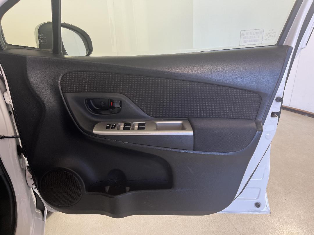 Photo '15' of Toyota Yaris