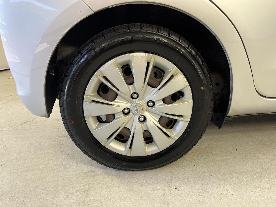 Photo '12' of Toyota Yaris