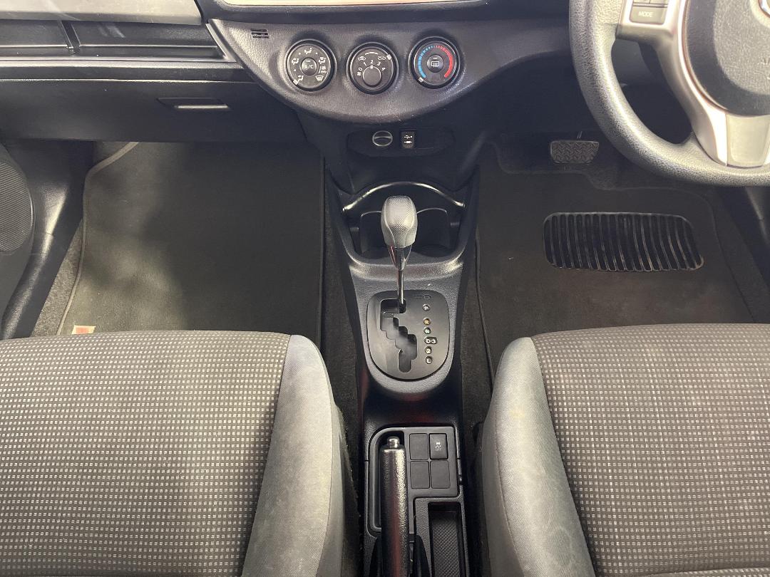 Photo '18' of Toyota Yaris