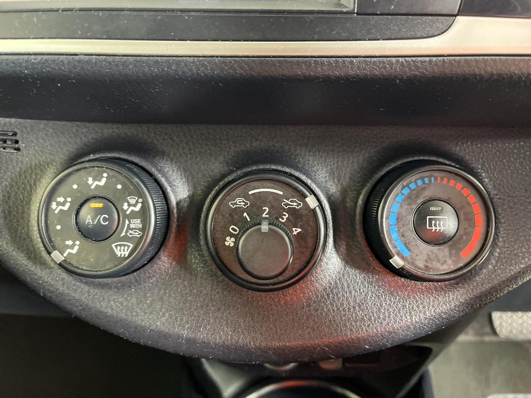 Photo '27' of Toyota Yaris