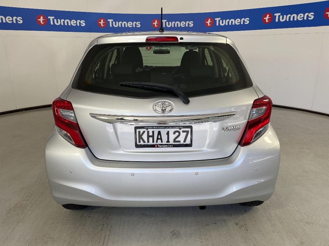 Photo '6' of Toyota Yaris