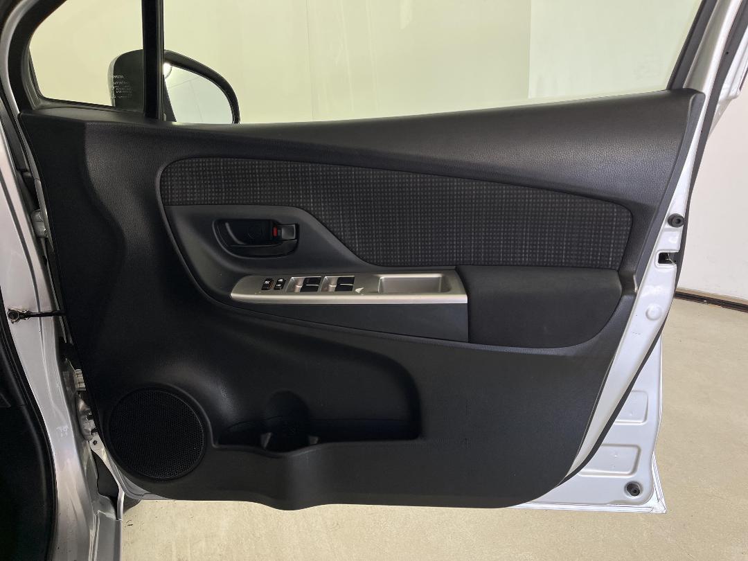 Photo '15' of Toyota Yaris