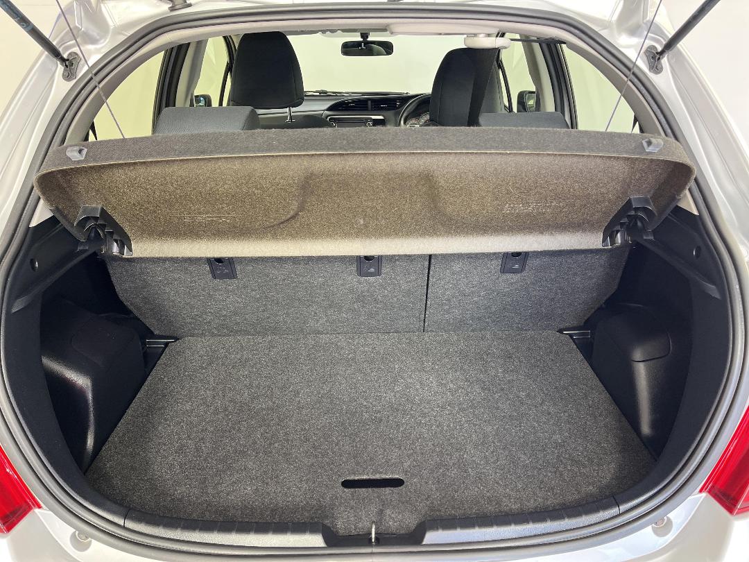 Photo '14' of Toyota Yaris