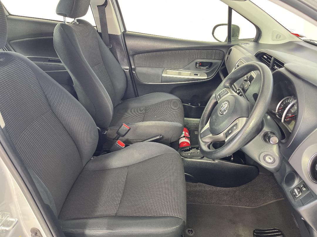 Photo '16' of Toyota Yaris