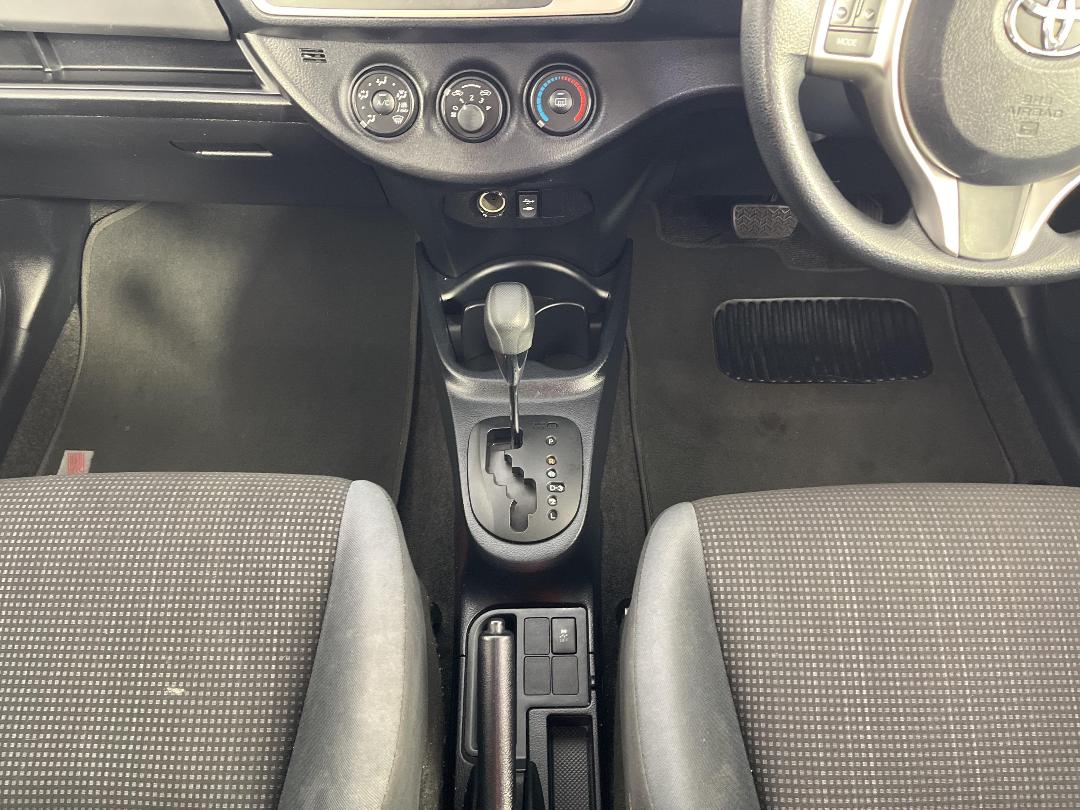 Photo '18' of Toyota Yaris