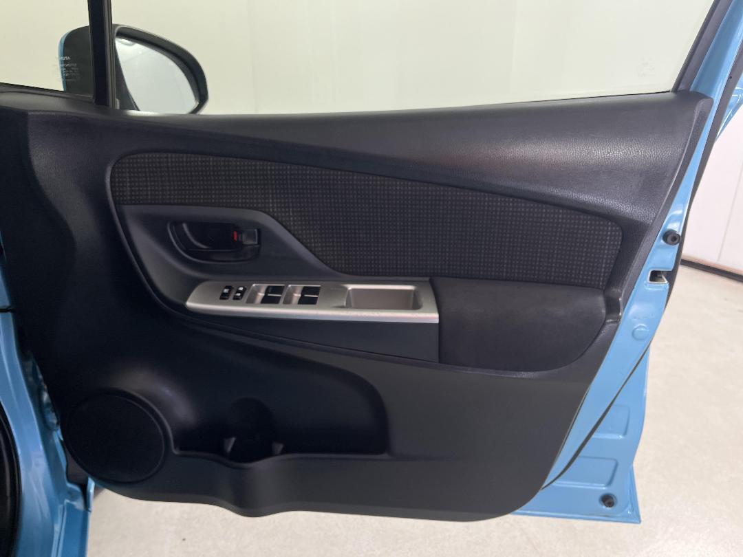 Photo '15' of Toyota Yaris Photo '15' of Toyota Yaris