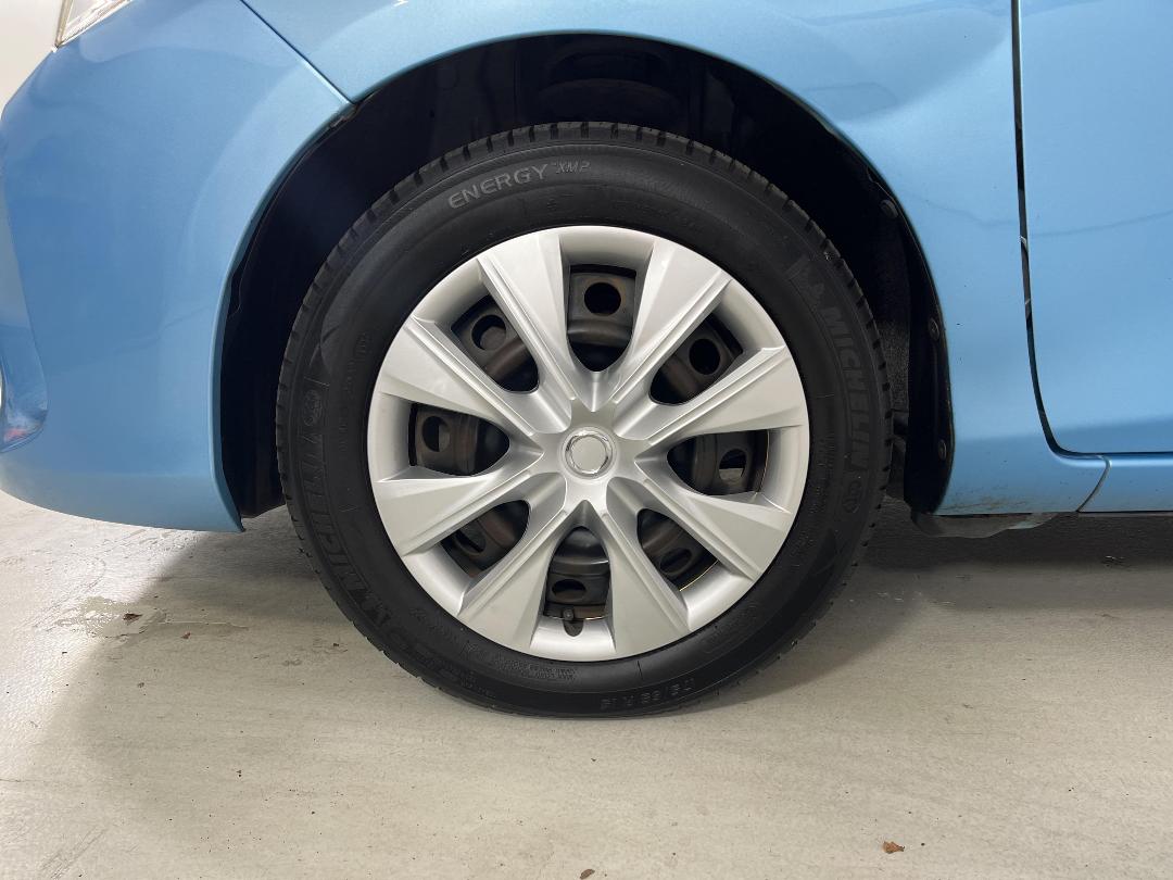 Photo '10' of Toyota Yaris