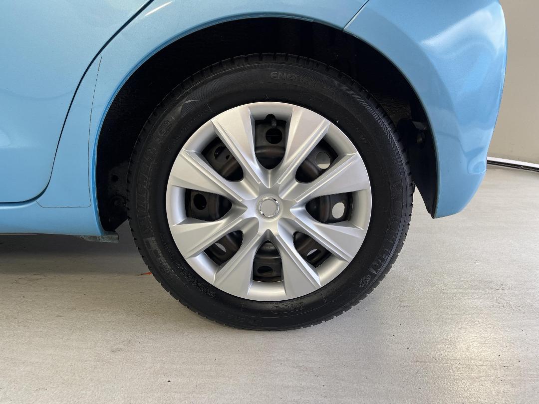 Photo '11' of Toyota Yaris