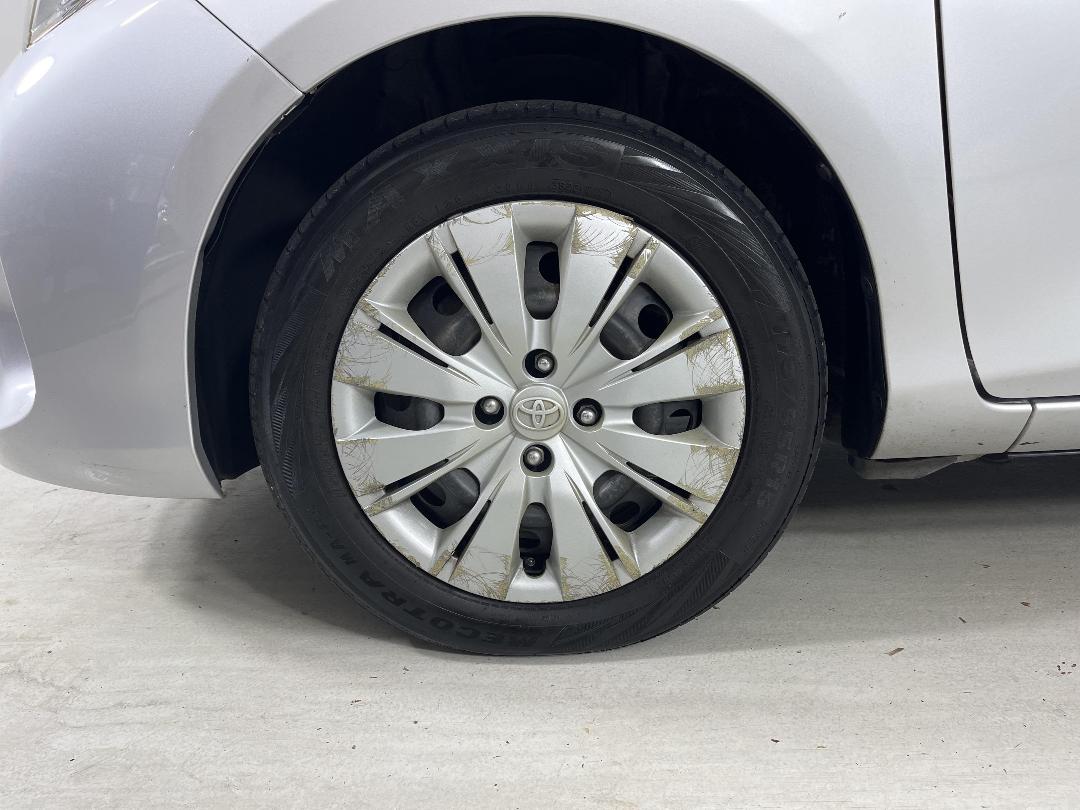 Photo '10' of Toyota Yaris