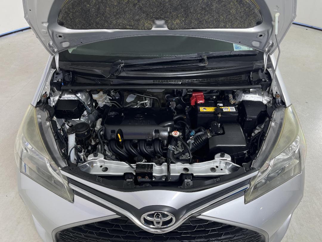 Photo '13' of Toyota Yaris