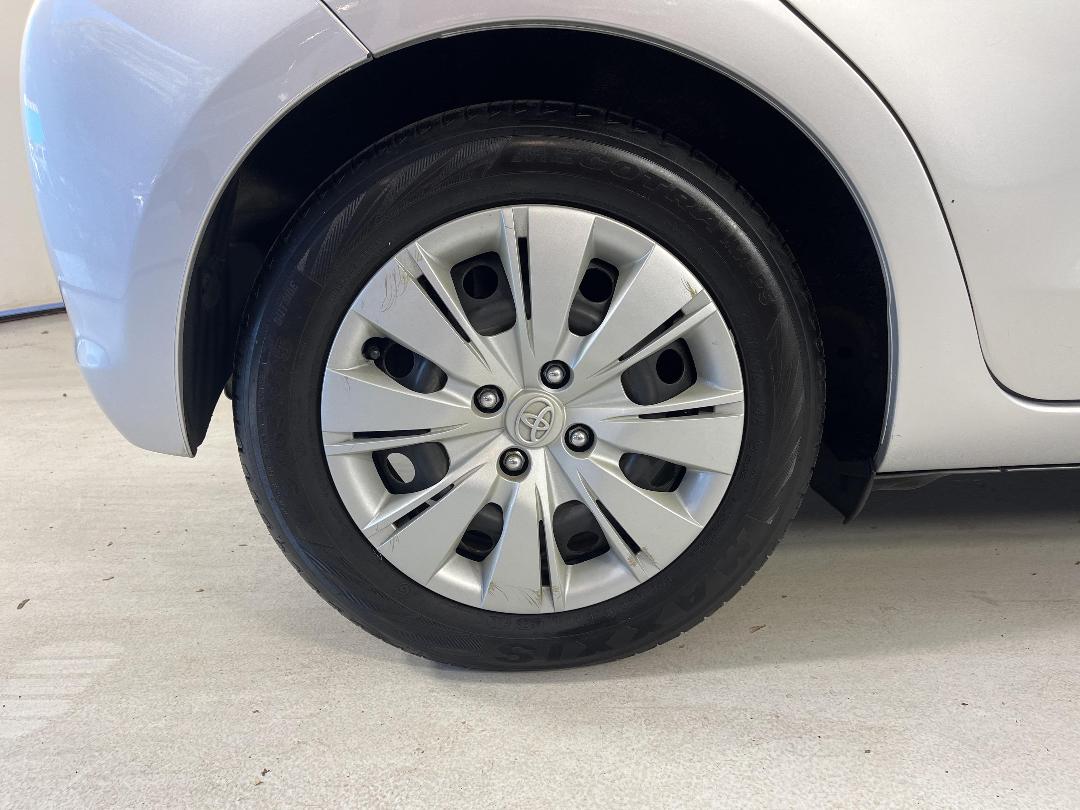 Photo '12' of Toyota Yaris