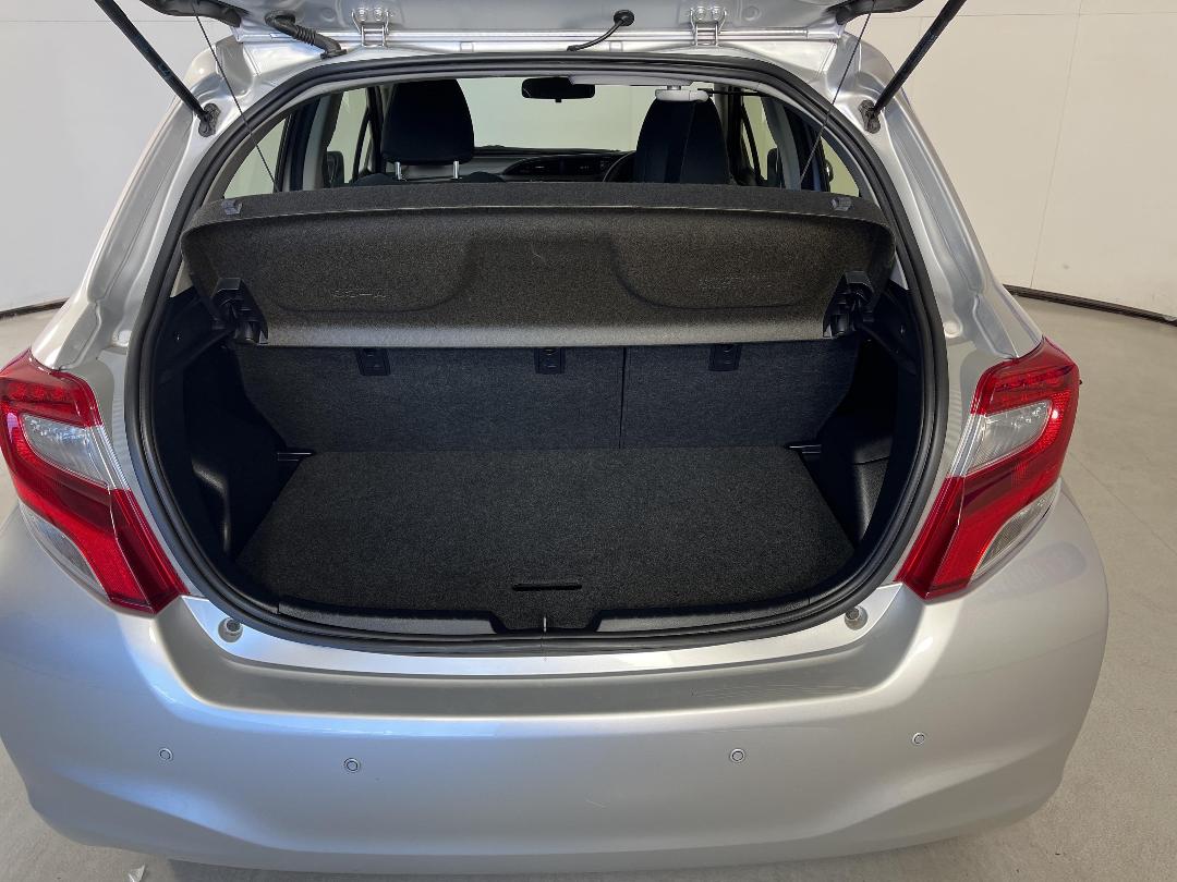 Photo '14' of Toyota Yaris