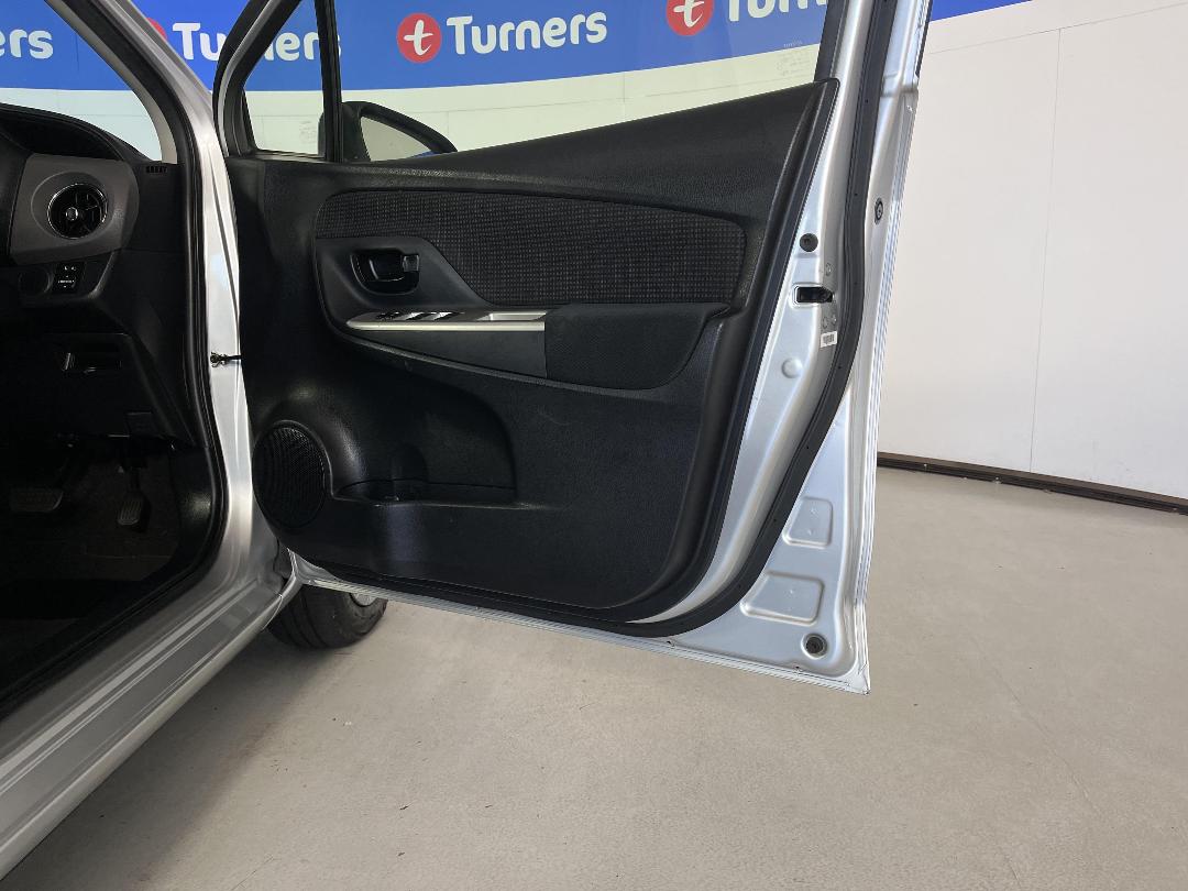 Photo '15' of Toyota Yaris