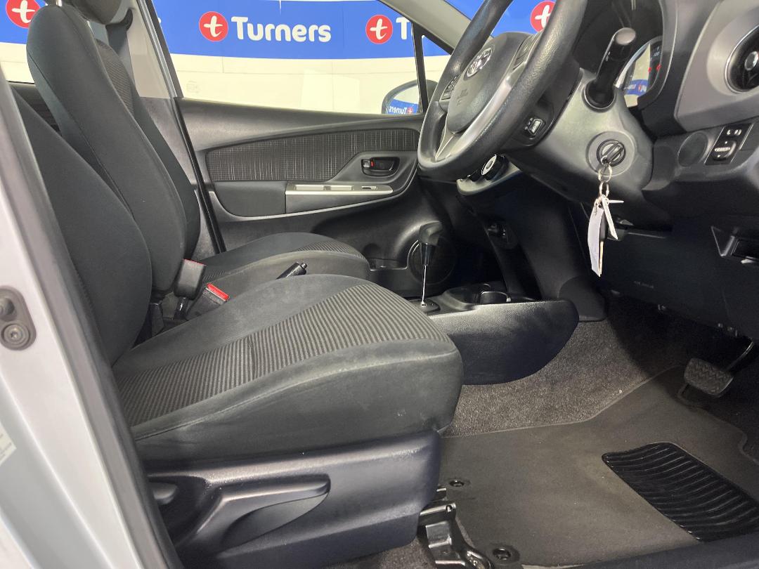 Photo '16' of Toyota Yaris